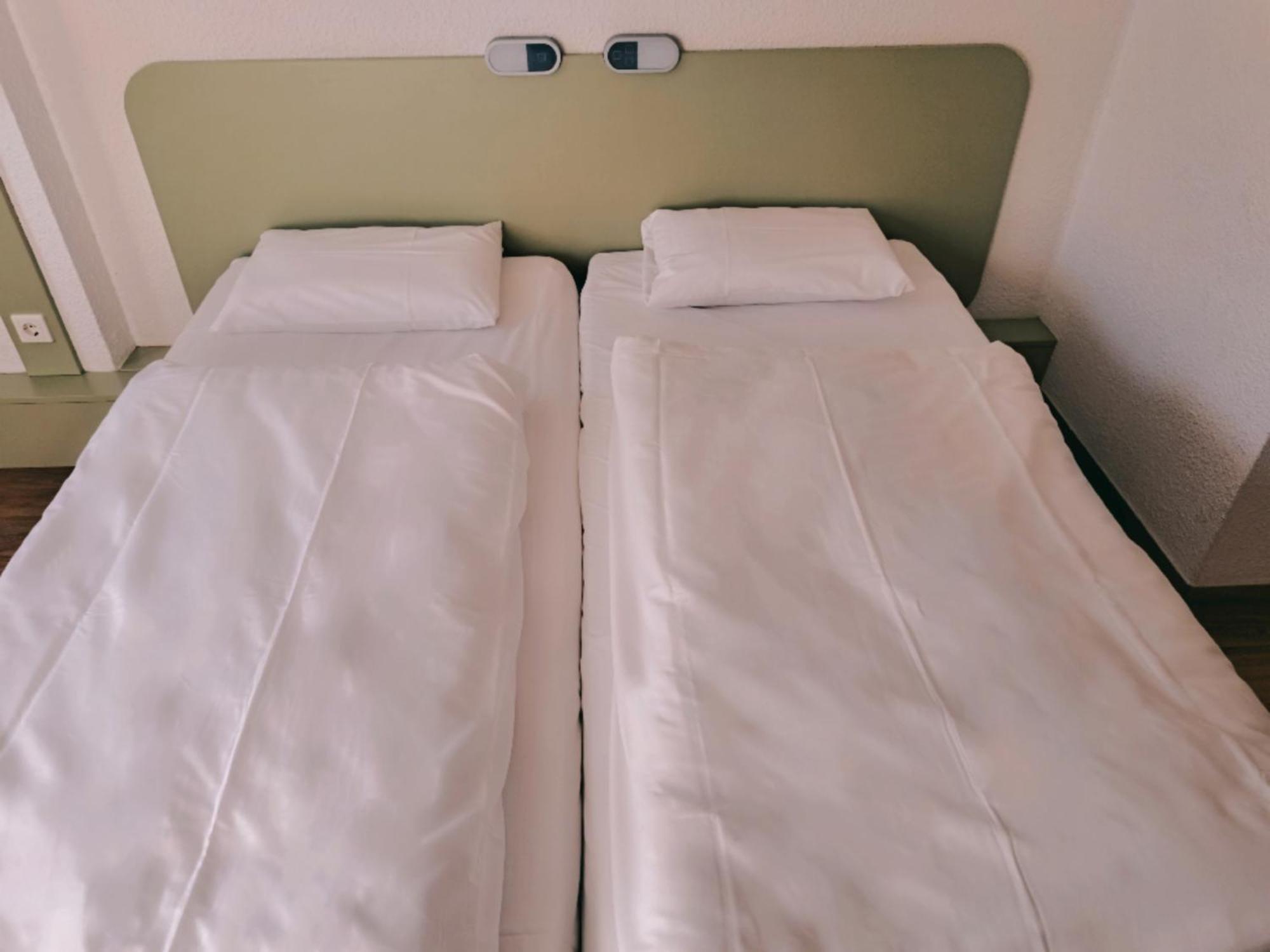 Twin Room Two Twin Beds,1576862372:JPEG